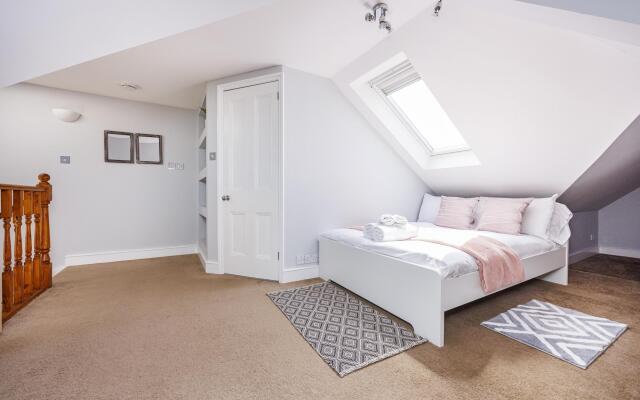 London House Sleeps 12 Free Parking Wifi