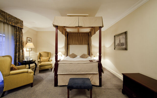Mercure White Hart Hotel Salisbury and Apartments