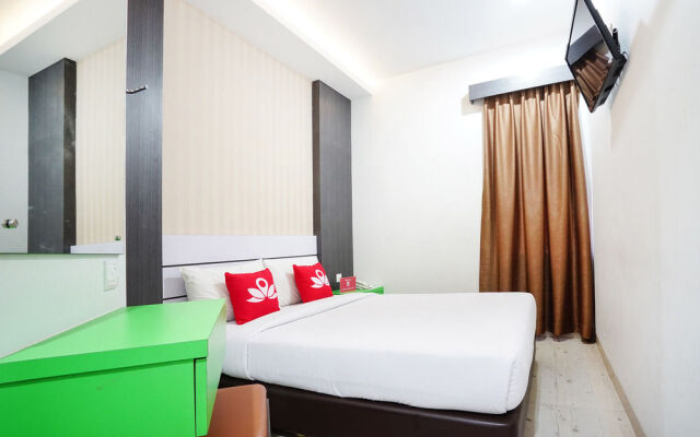 ZEN Rooms Near Mitra Raya