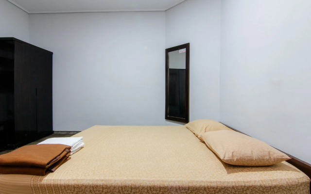 Embe Enem Homestay by ZUZU