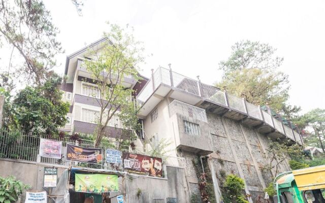 OYO 122 The Peak Pines Pension