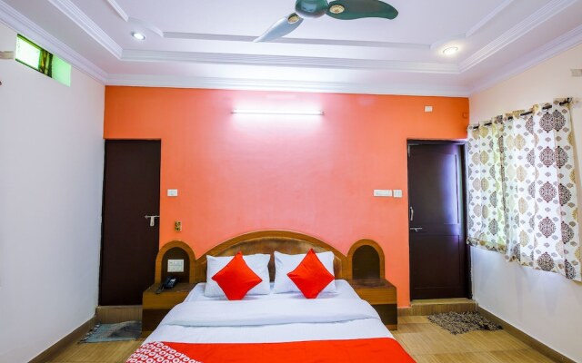 Oyo 13935 Party House