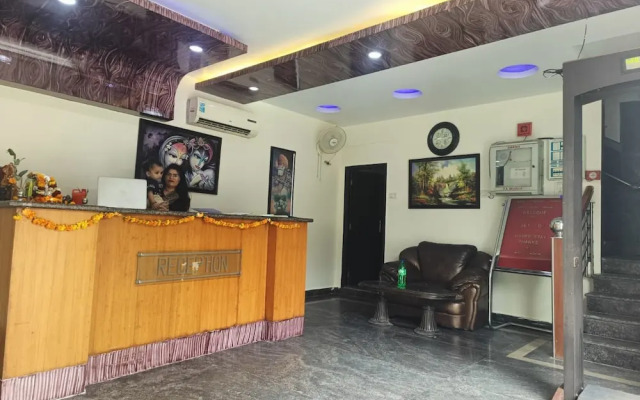 OYO 88430 Hotel Param Palace