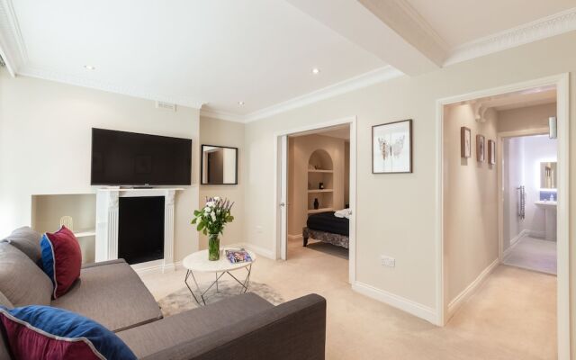 Elegant Double Bedroom in Belgravia