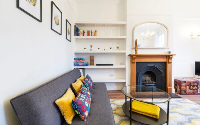 The Parade: Central Flat With Parking