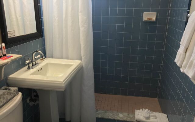 Duval Gardens at Southernmost Beach Resort – Adults Only