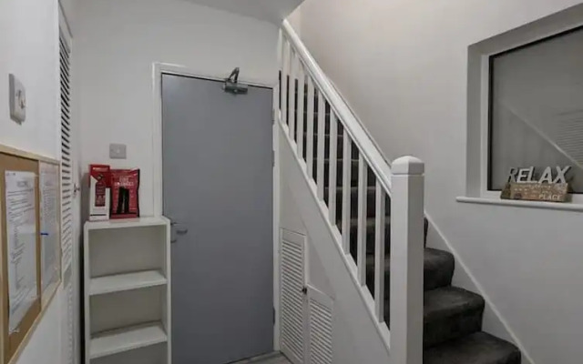 5 Bed Family Home Greater London, Free Parking