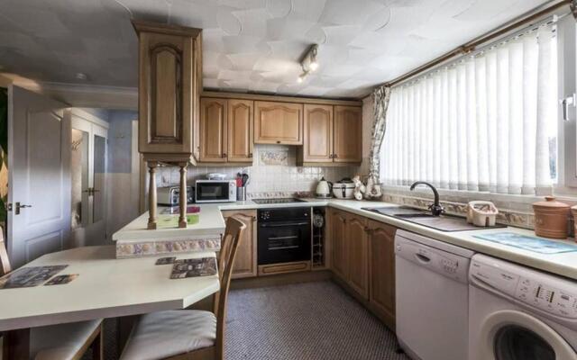 Beautiful apartment with private pool near Tenby