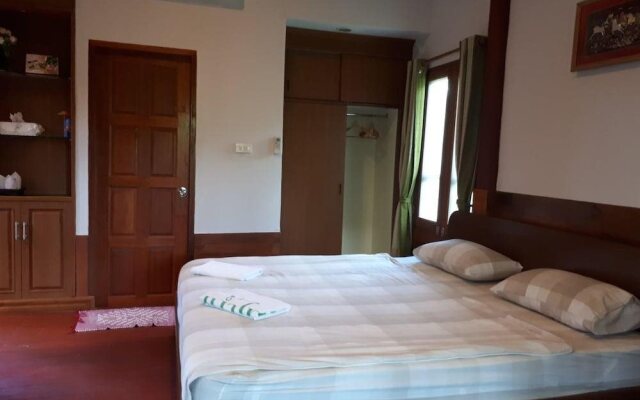 Baan Suansabaijai Resort