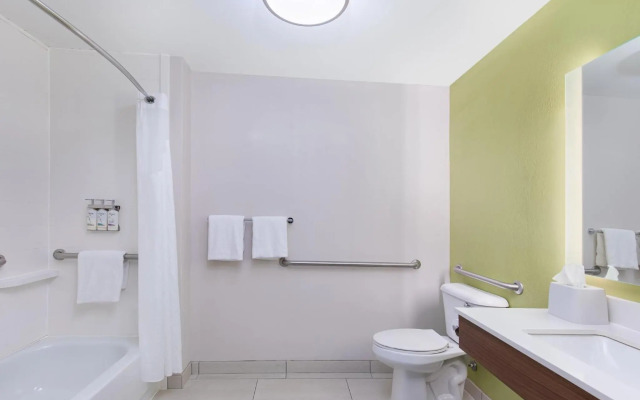 Holiday Inn Express Hotel & Suites Birmingham - Inverness by IHG