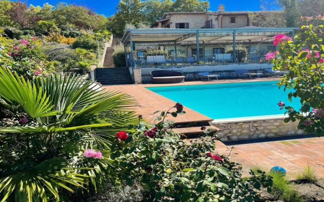 Very Pretty Spoleto-poolside-sleeps-20pool, Jacuzzi, Gardens - Views