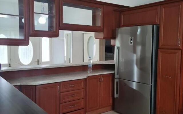 Ayorgiev 3 Bedroom Cosy House