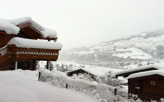 Avenida Panorama Chalets by Alpin Rentals