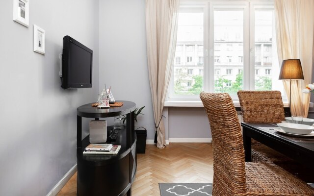 Al. Jerozolimskie Apartment by Renters