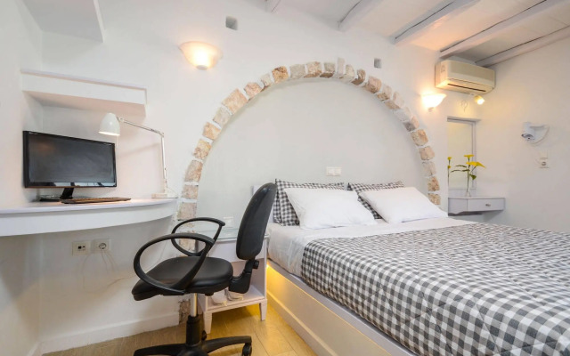 Santa Katerina Studios & Apartments