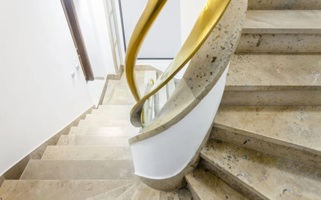 Velazquez Apartments by FlatSweetHome