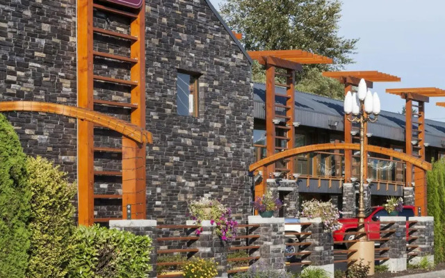 Poco Inn and Suites Hotel & Conference Centre