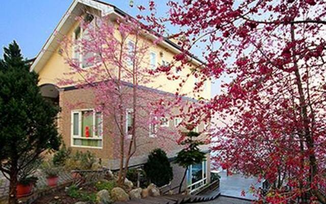 Chingjing New Paradise Bed and Breakfast