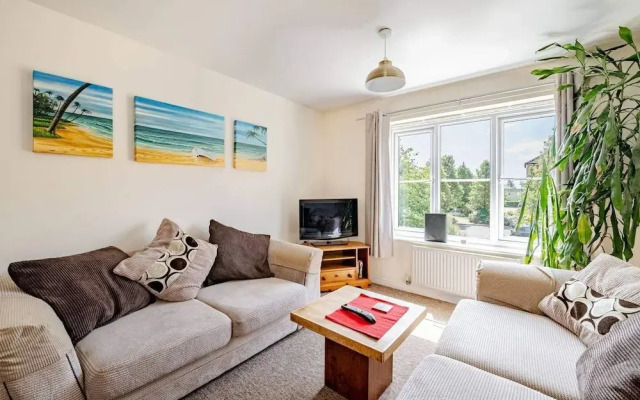 2 Bed Flat - Sleeps 4 - Pets - Parking - Garden