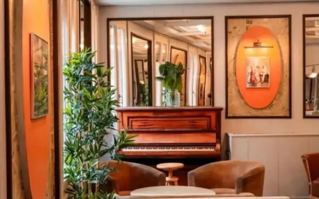 Logis Hôtel Restaurant Les Glycines