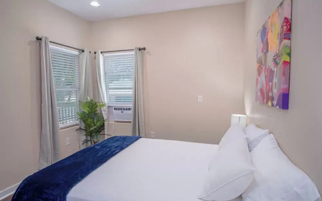 Fabulous Newly Renovated 1br/1ba Near Downtown