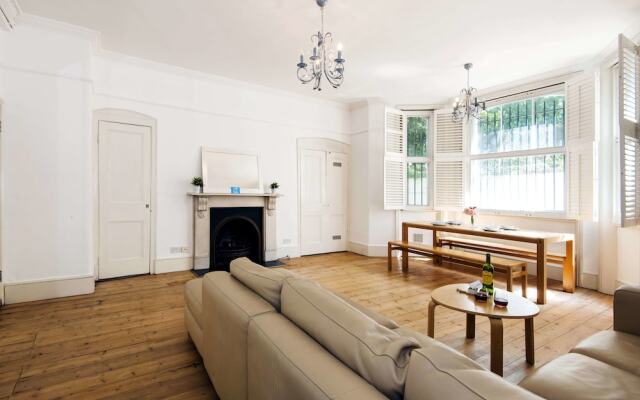 Spacious Cromwell Road Apartment - JSP