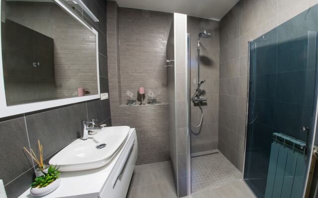 Luxury Apartment Infinity