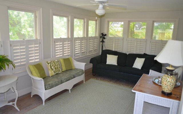 Adams House Bed & Breakfast