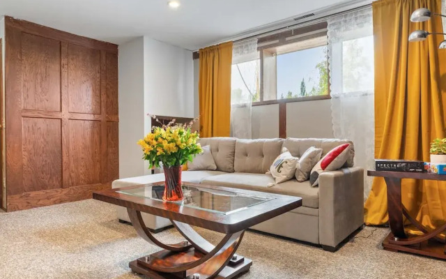 NEW Near Golf Yoga Classes Private Suite Wine