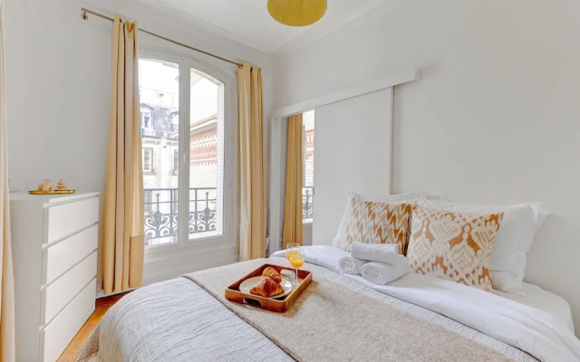 Elegant 1BR Steps to Marais & Louvre