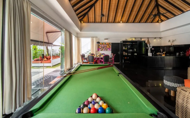 Serene 4br Seminyak Villa with Tropical