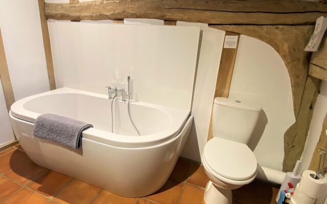 Brundish, Suffolk Large 4-bed Barn Stunning!