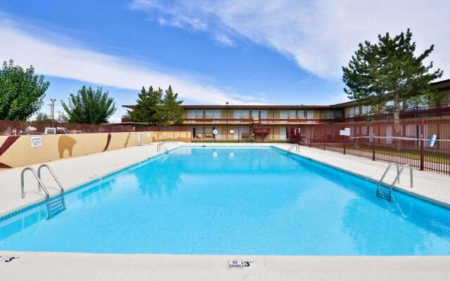 Econo Lodge Carlsbad Caverns Area