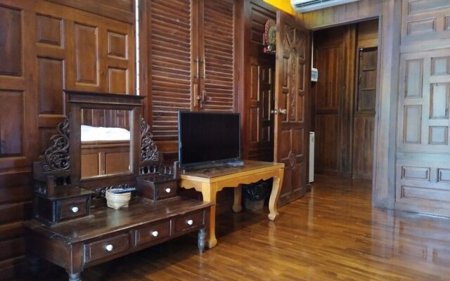 Ruean Ploysrirung Boutique Resort