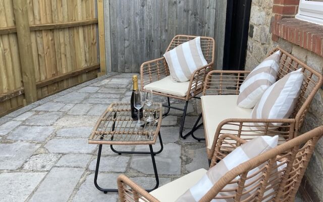 The Lodge Hideaway - Studio Style, Simple Luxury