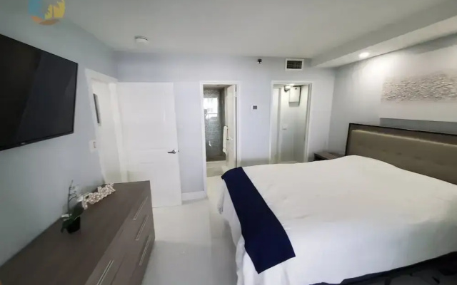Alexander 1104 3 Bedroom Condo