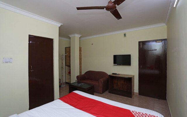 Oyo 28355 Hotel Raj Mahal