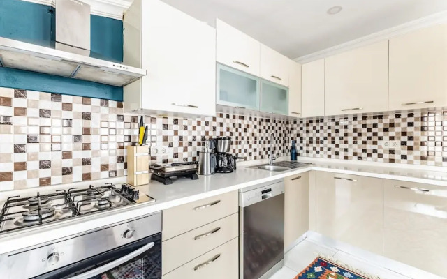 Central and Cozy Flat With Terrace in Sisli