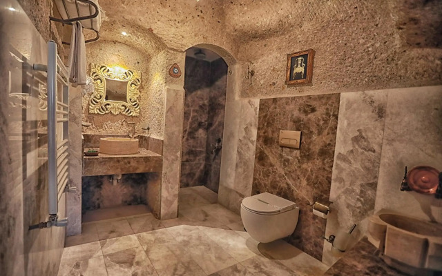 Traveller's Cave Hotel