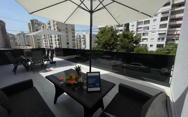 Apartment Matijas, 3 bedroom apt with terrace and PARKING