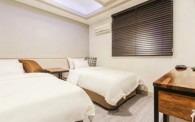 Juno Hotel