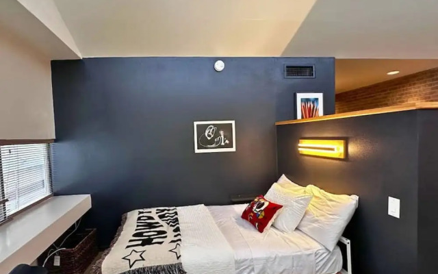 Poolside Comfort in Montrose