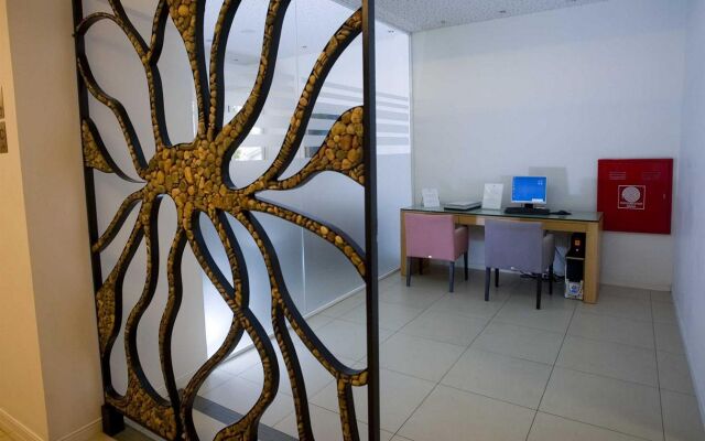 Athinais Hotel