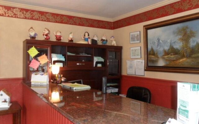 Seven Dwarfs Motel and Cabins