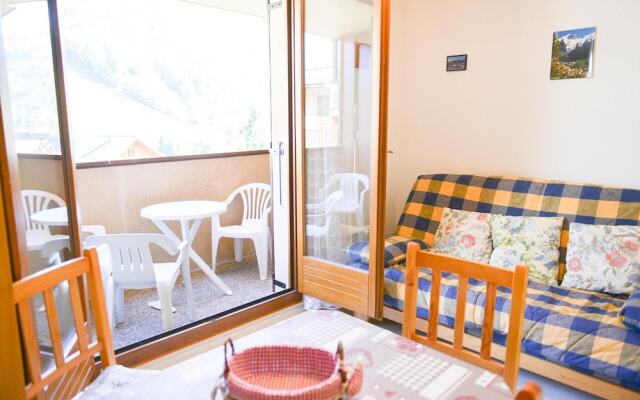 Thymel17 Studio 4 People 2 Exposed East