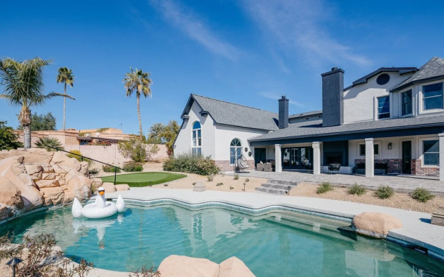 Majestic Mountain Mansion-pool -spa & Guest House