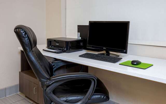 La Quinta Inn & Suites by Wyndham Las Vegas Nellis