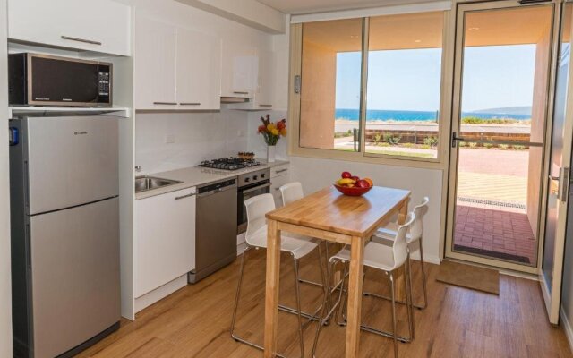 Canal Rocks Beachfront Apartments