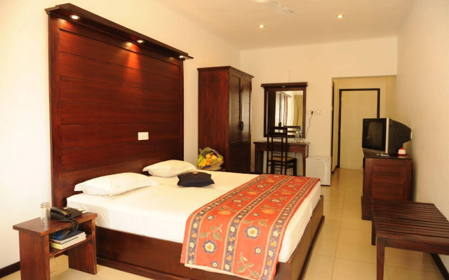 Golden Star Beach Hotel