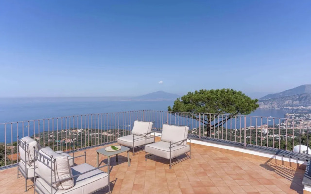Giulia 1 Villa Apartment Shared Pool Sea Views